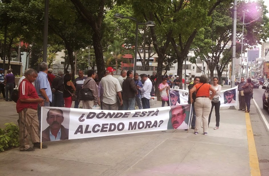 El 27 de febrero de 2015 Alcedo Mora Márquez desapareció tras sostener una reunión con el secretario de la Gobernación de Mérida. Dos días después también desaparecieron Jesús y Eliécer Vergel, quienes trabajaban con Mora.