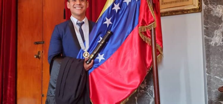 Erickvaldo Márquez se graduó en el Aula Magna de la ULA este #9Dic